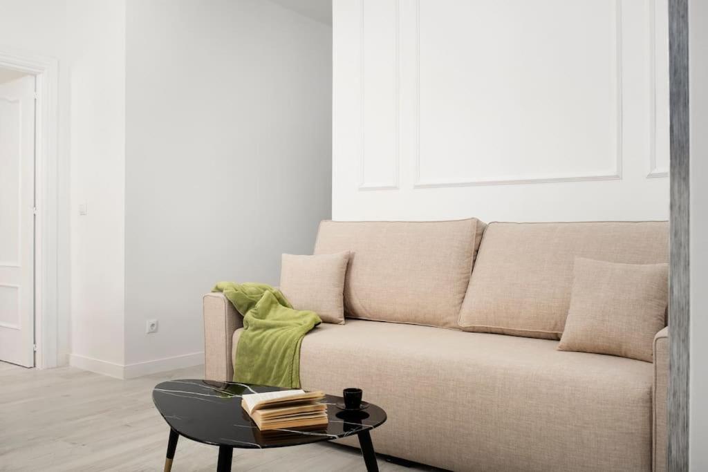 Lejlighed Newly Refurbished Modern 2-bed In Heart Of
